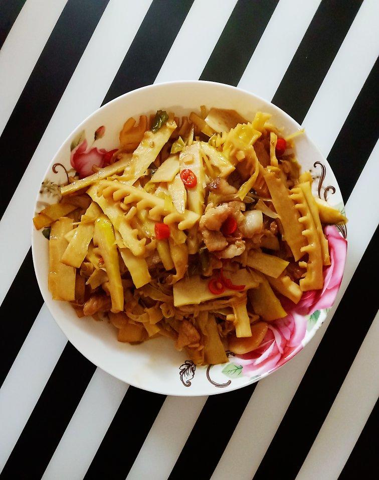 肉香笋鲜的春笋炒五花肉