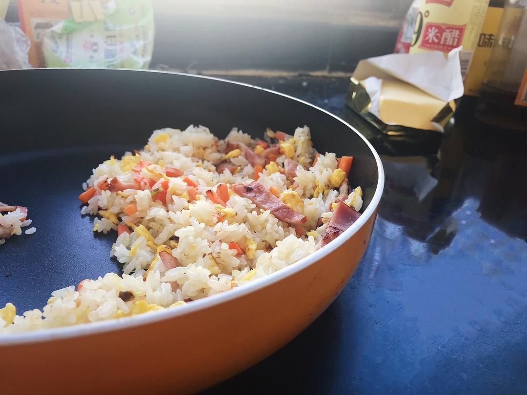 鸡蛋培根炒饭
