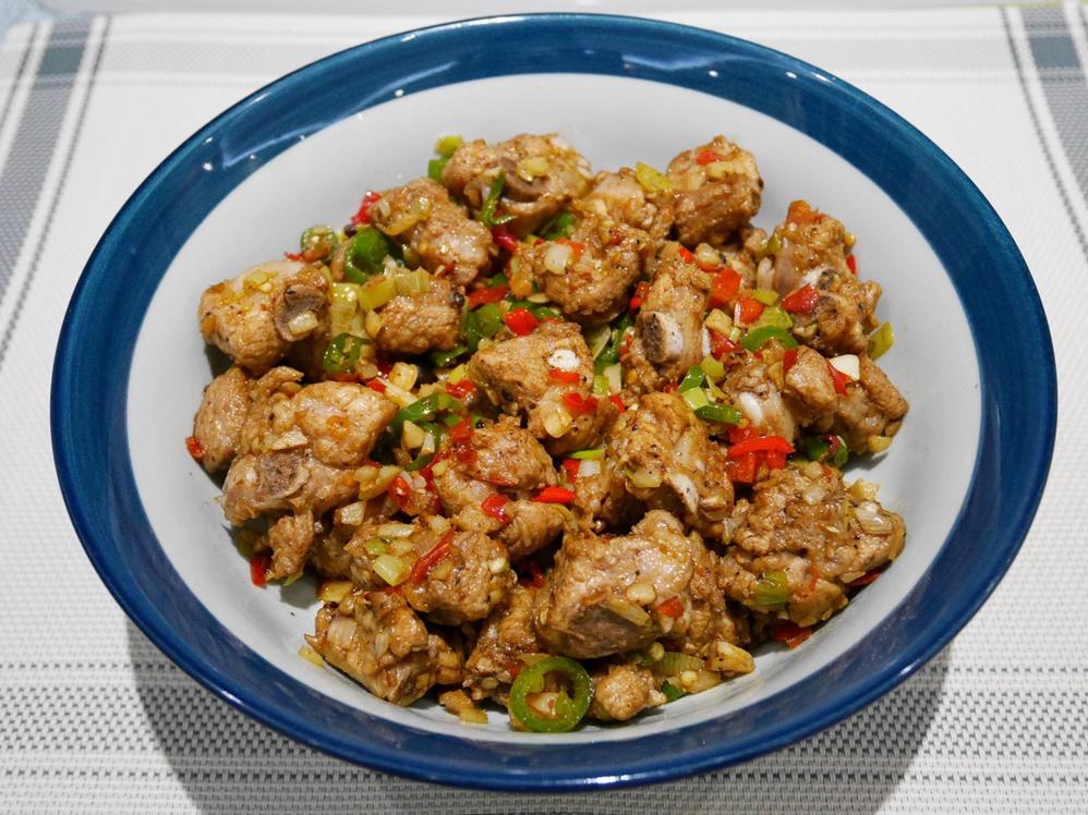 厨师长教你：自贡名菜“小煎排骨”的做法，色香味俱全