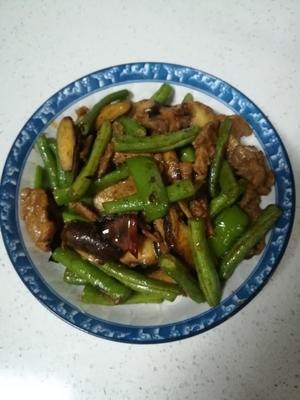 非常下饭的豆角炒肉的做法 步骤4