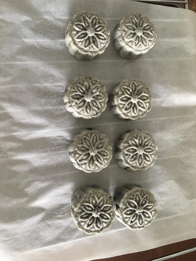 黑芝麻流心月饼