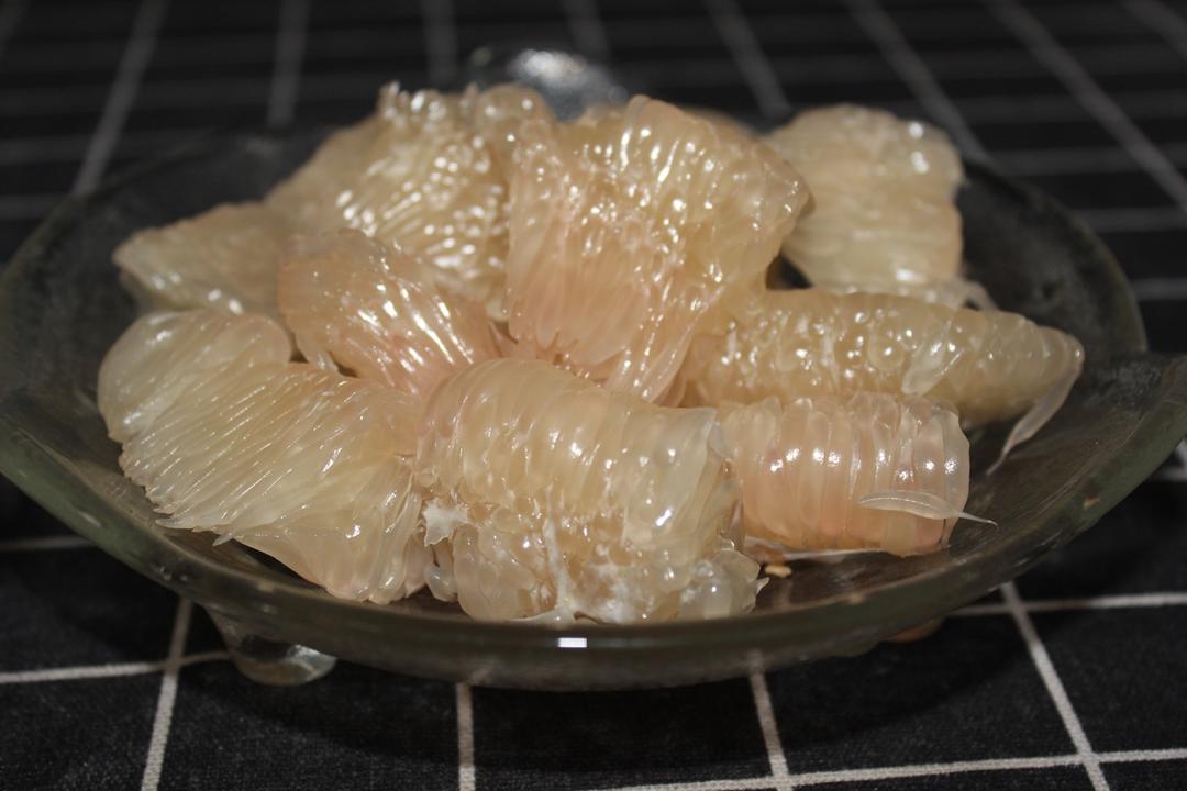 巧剥柚子皮