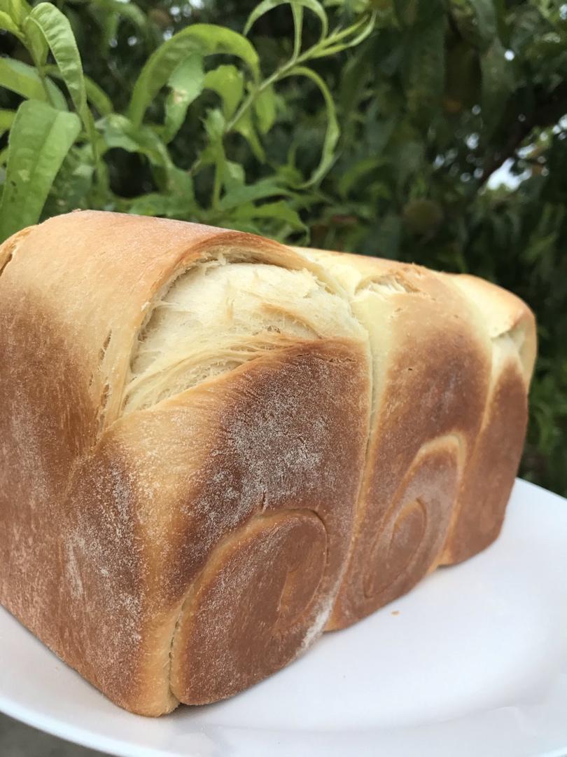 吐司方包，女儿说和来自台湾的爸爸糖一样好看好吃。零失败（是指我个人制作没有失败过）。