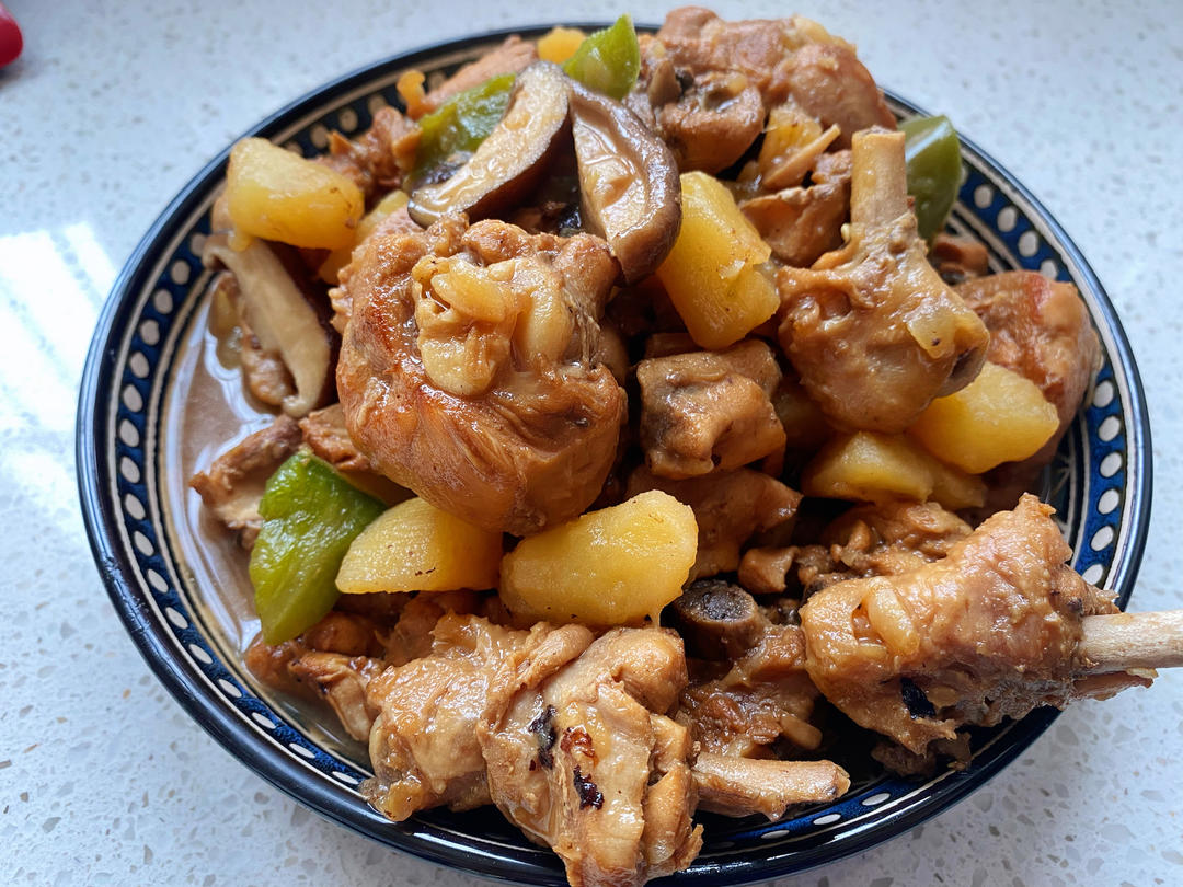 厨师长教你：“黄焖土鸡”的家常做法，味道很赞先收藏了