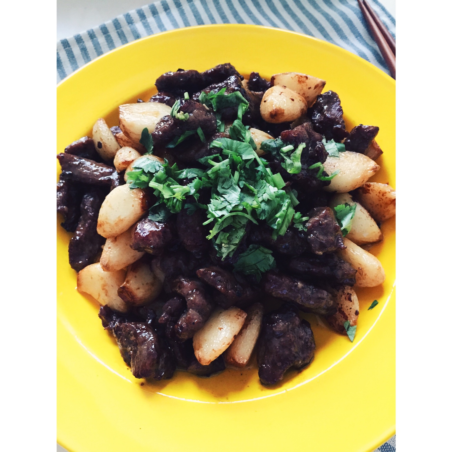 黑胡椒蒜子牛肉粒