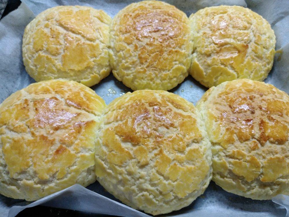 好吃到炸裂的港式菠萝包（附带制作酥皮的小视频）