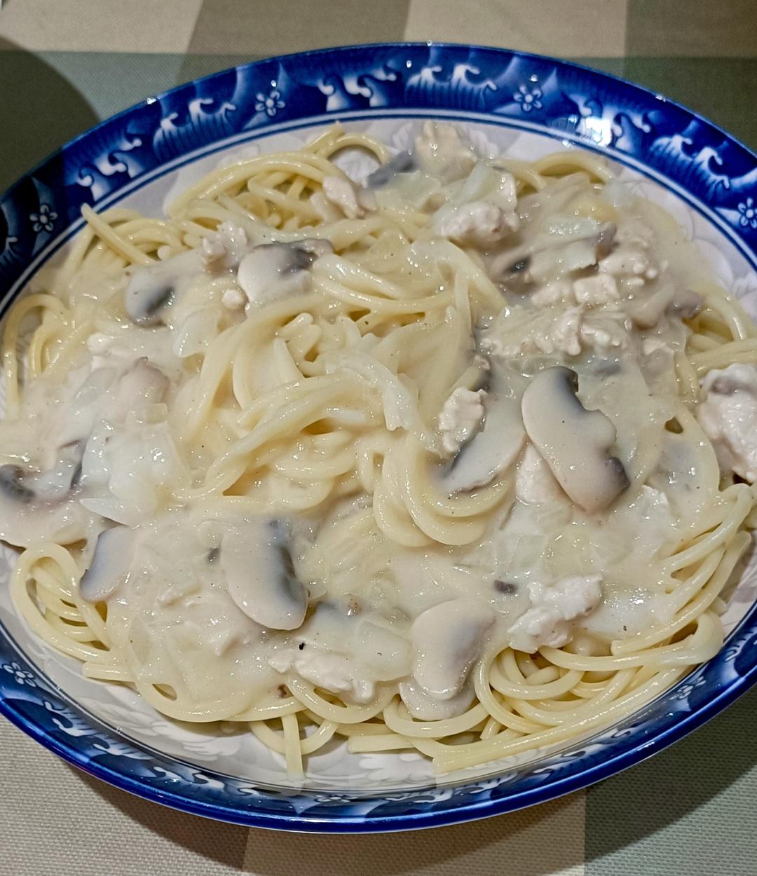 简单快手的奶油蘑菇培根意面