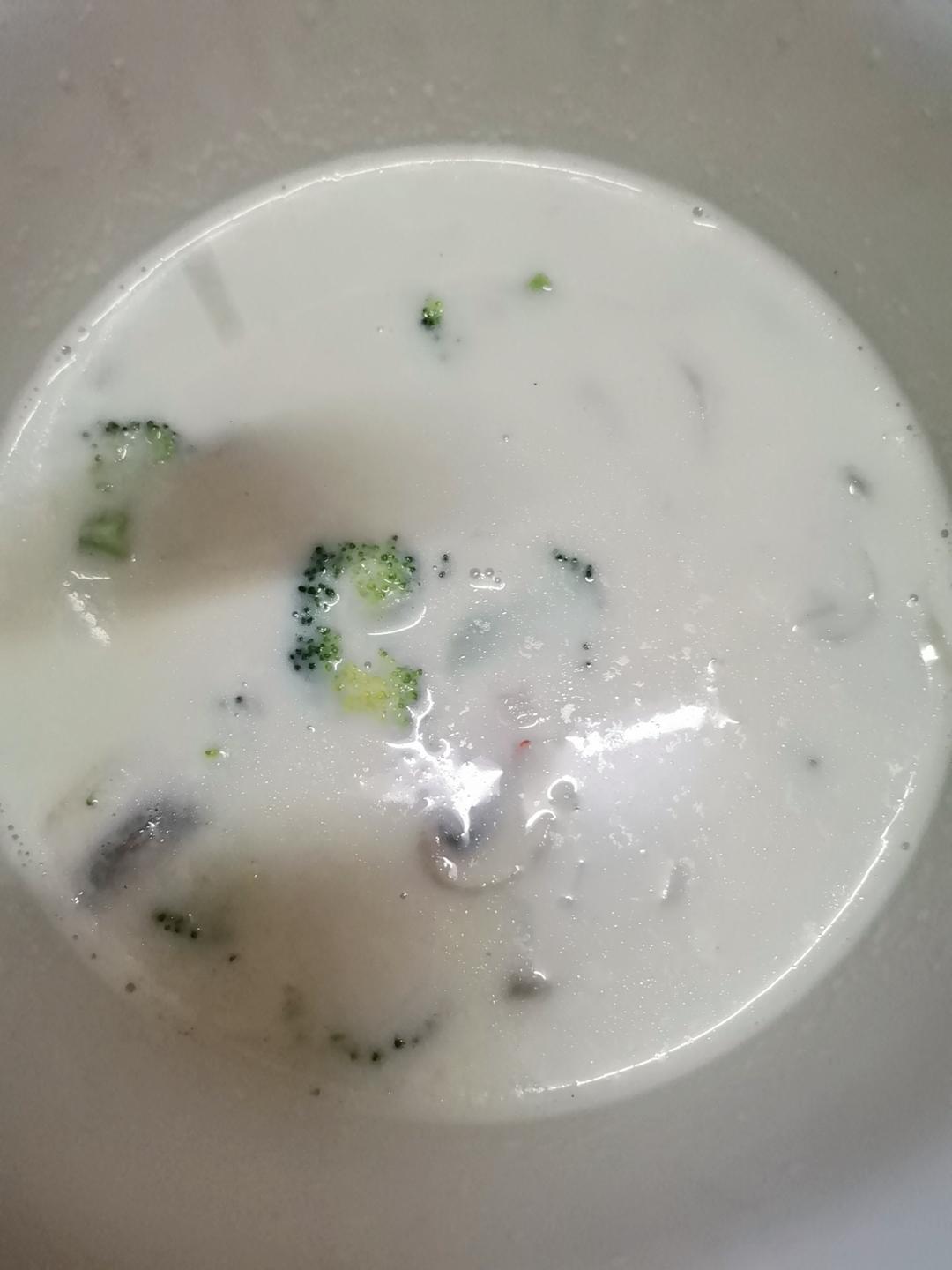 超惊艳奶油蘑菇汤(牛奶版本)