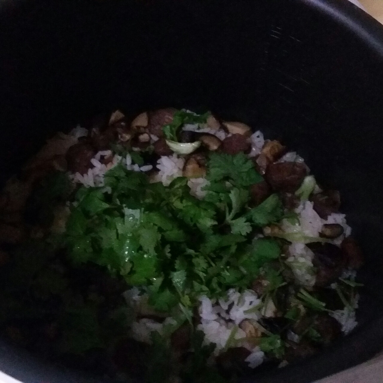 电饭锅香菇香肠饭(●´∀｀●)