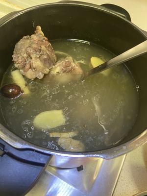 肉烂骨酥 堪比西安回民街清真美食--穆萨牛尾砂锅的做法 步骤3