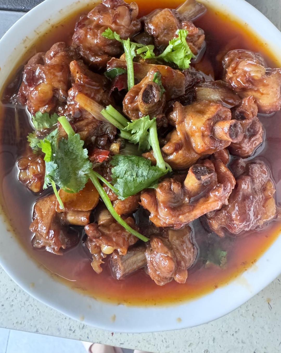 传统正宗的啤酒鸭配方和做法，鲜嫩香浓，只需炒千万不要焯水