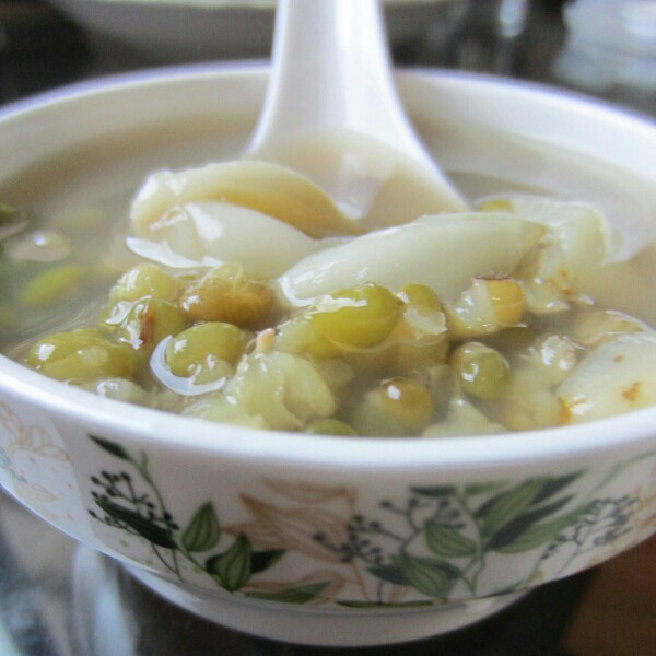 薏仁绿豆百合汤