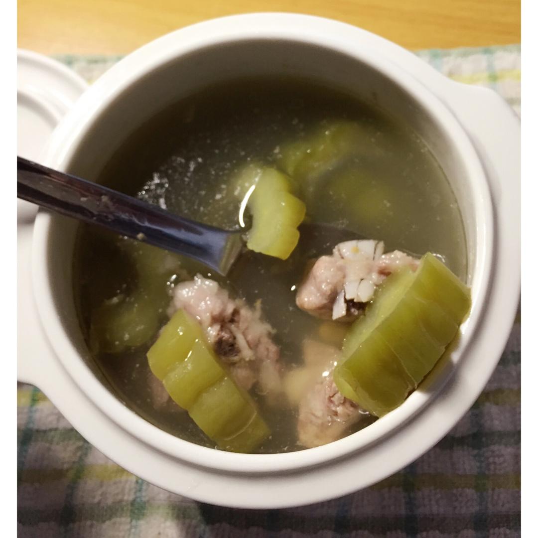 nicole菠萝做的苦瓜黄豆排骨汤