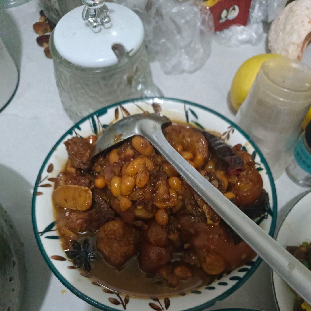 人间美味：砂锅炖猪蹄