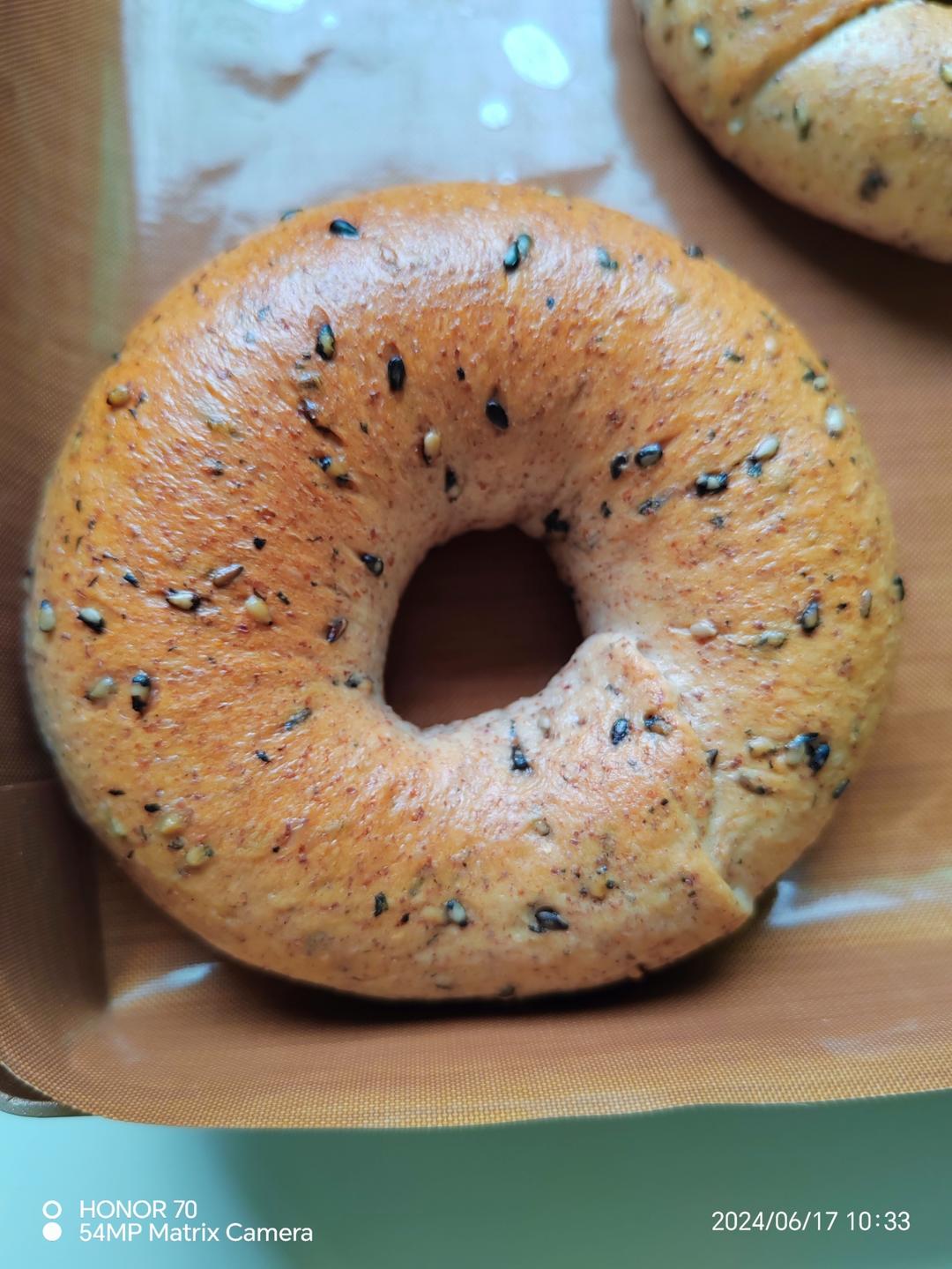 黑芝麻全麦贝果（不用揉出手套膜的快手做法）