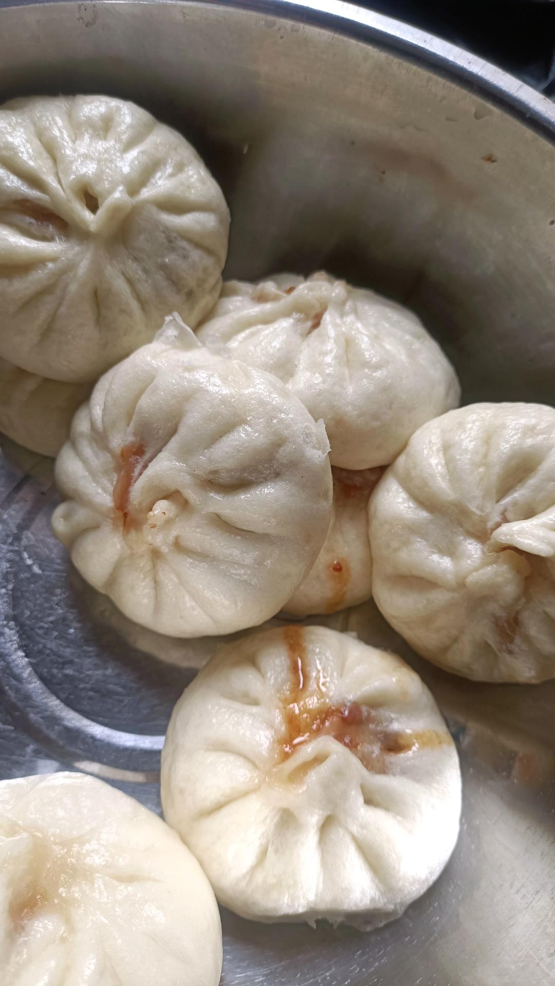 云朵般松软爆浆蜜汁叉烧包