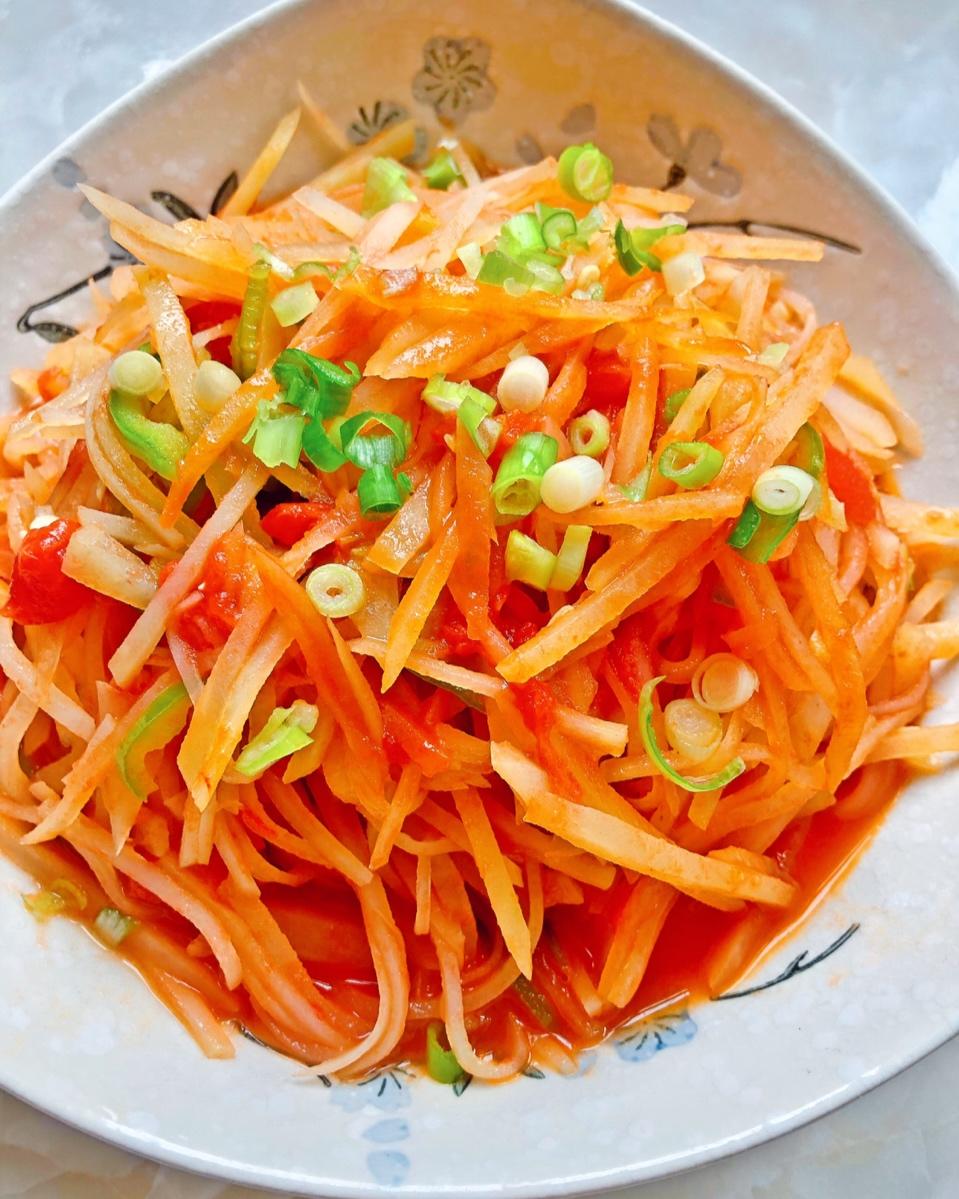 家常素菜西红柿炒土豆丝（番茄炒土豆丝）