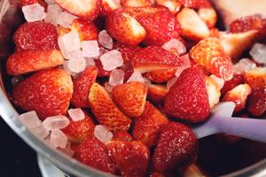 做一瓶草莓酱，留住草莓的香味的做法 步骤7