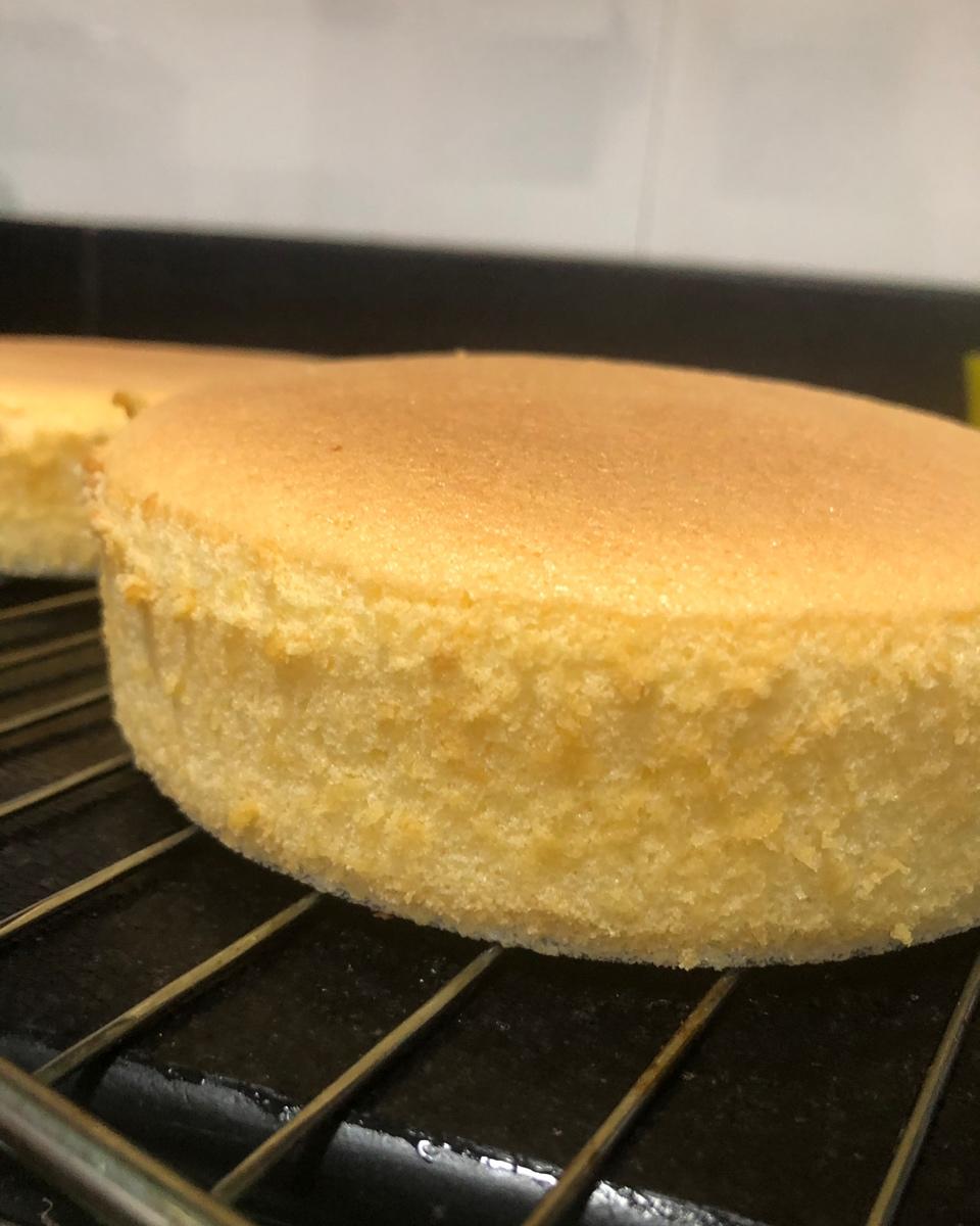 超简单完美戚风蛋糕（6寸2蛋）附打发、翻拌、脱模视频