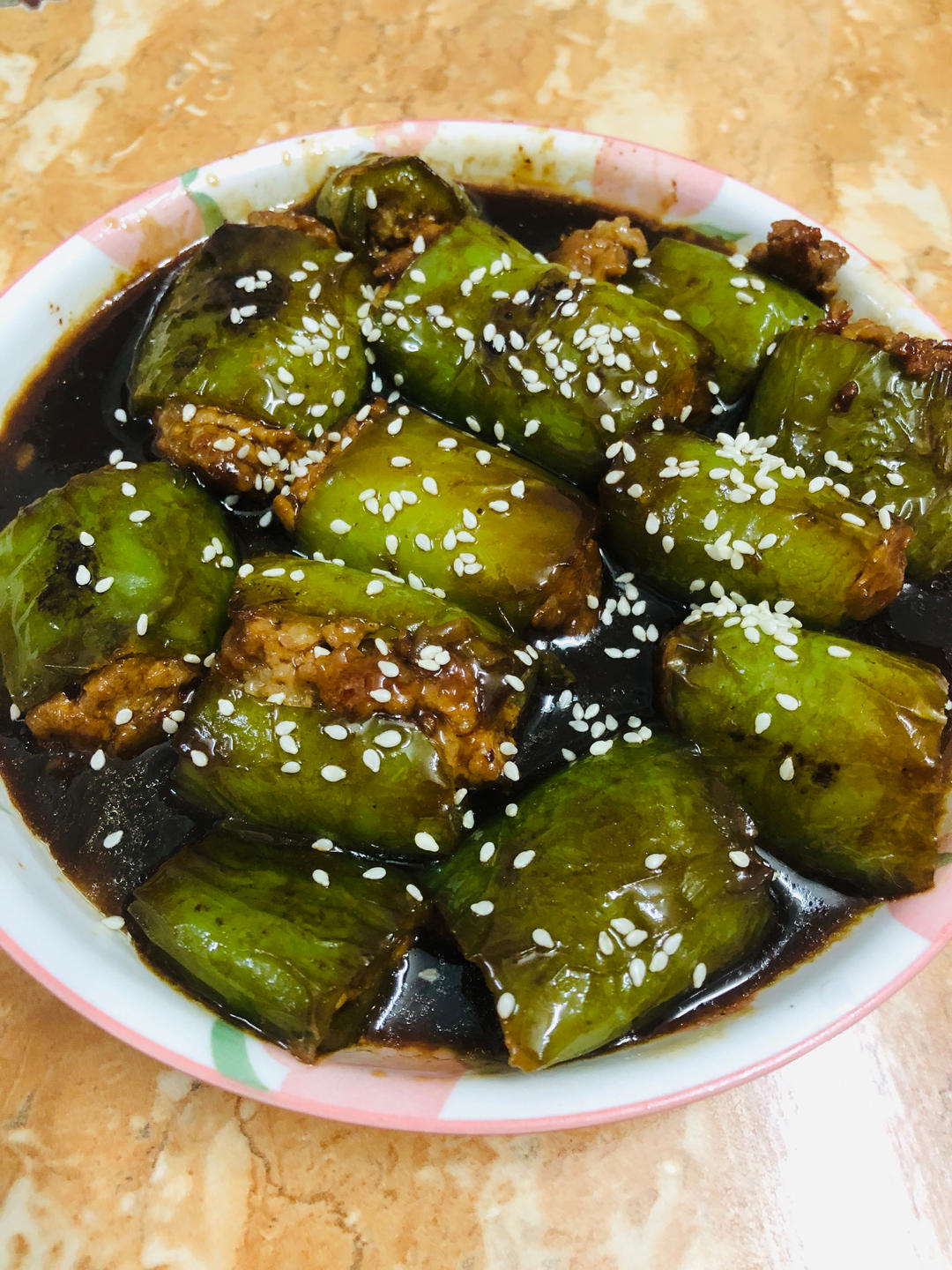 下饭菜“青椒酿肉”，香糯多汁鲜嫩下饭