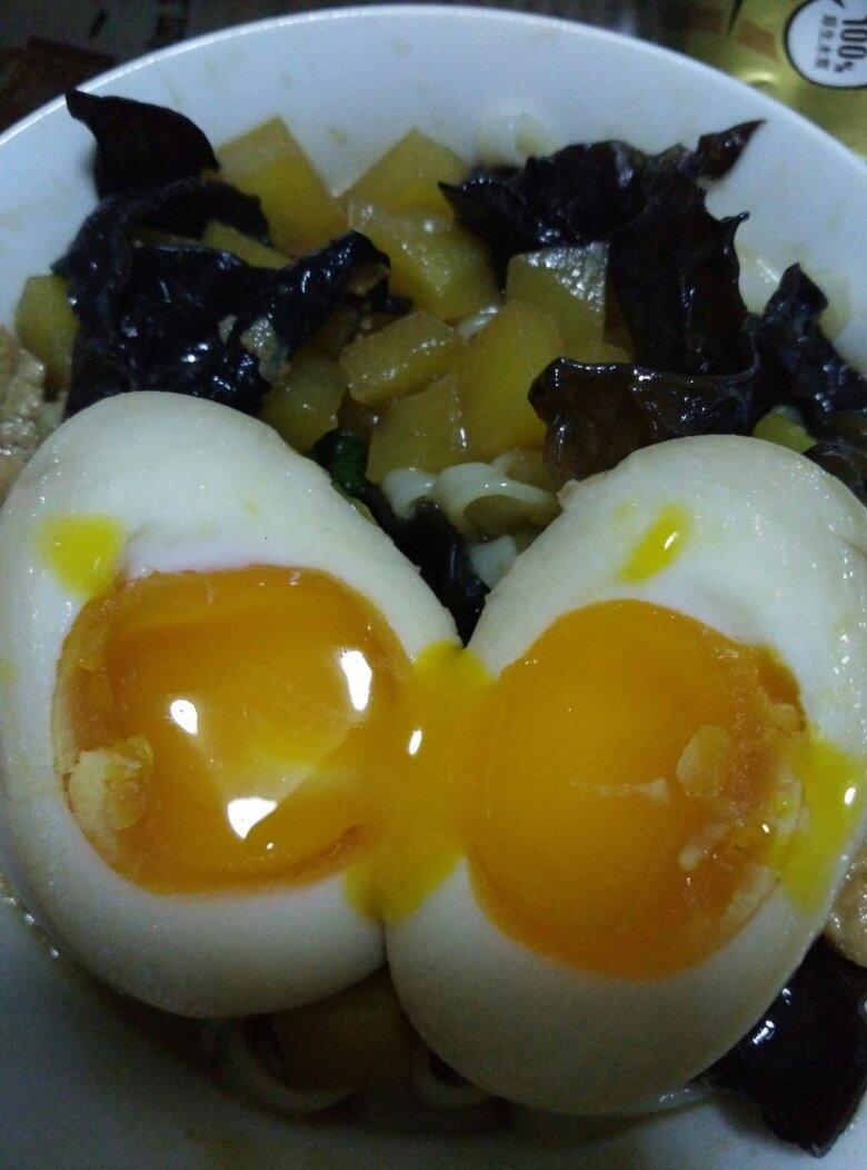 溏心卤蛋