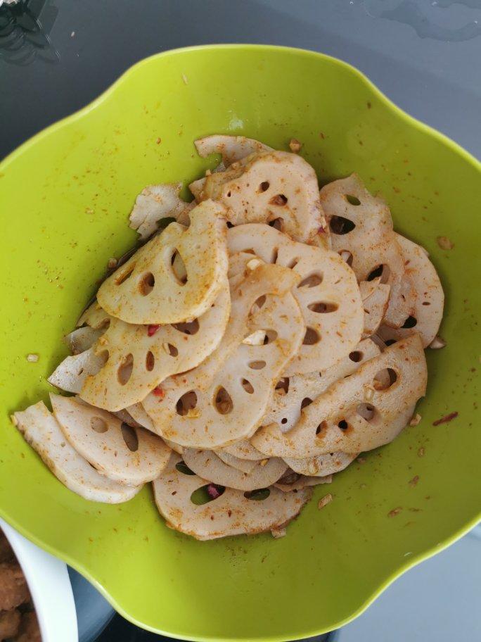 香辣藕片，那叫一个脆爽啊😱，老公根本吃不够