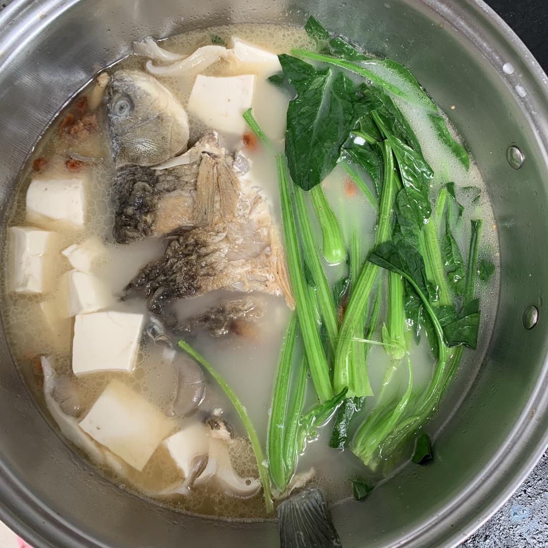 鲫鱼豆腐汤