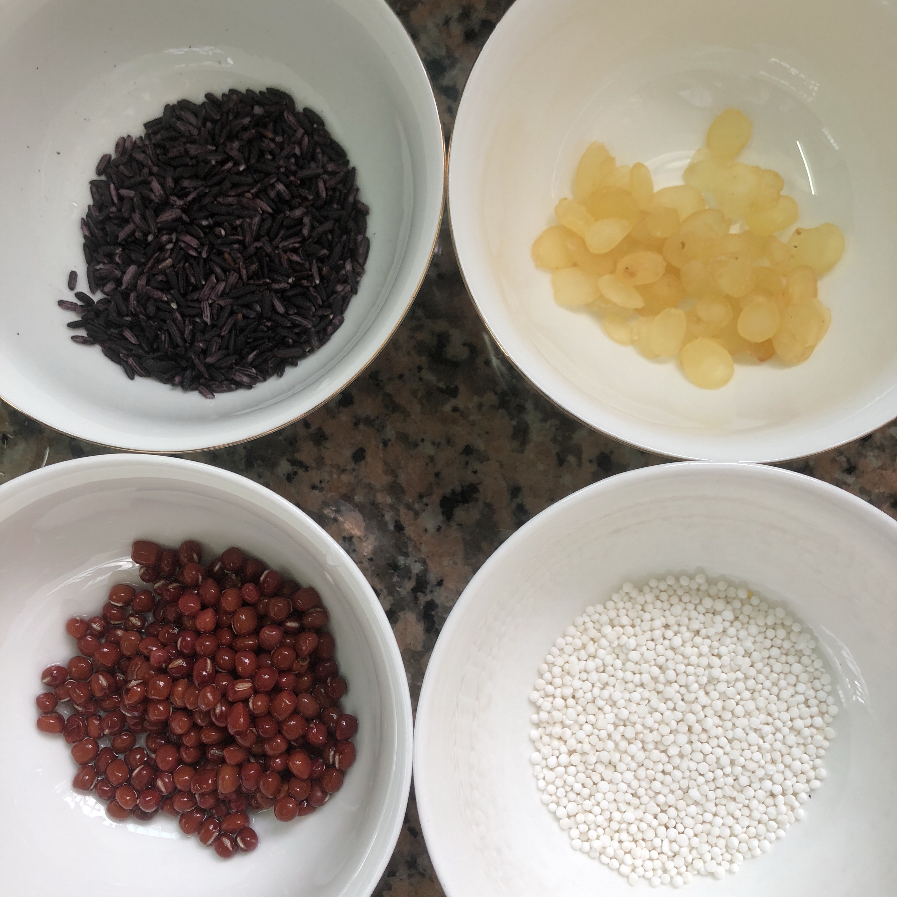紫米红豆西米椰奶露的做法 步骤1
