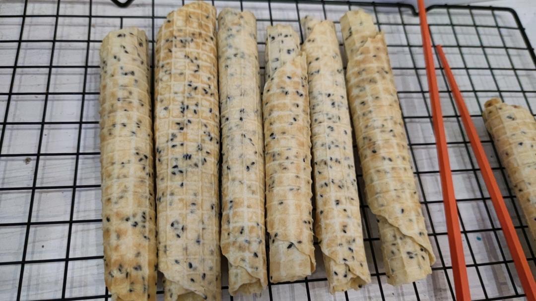 酥掉渣三色蛋卷