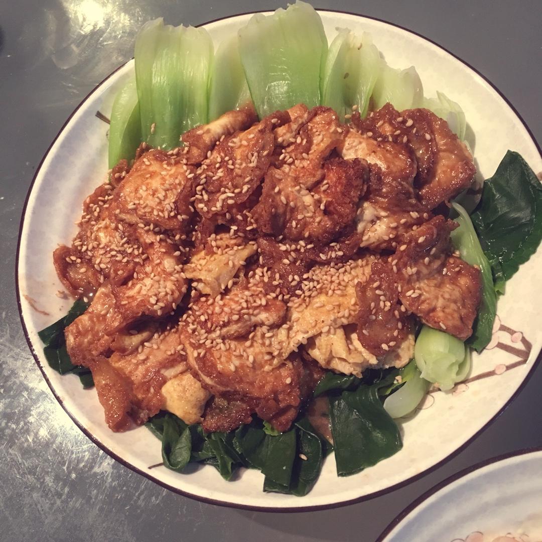 浇汁煎烧豆腐配小油菜