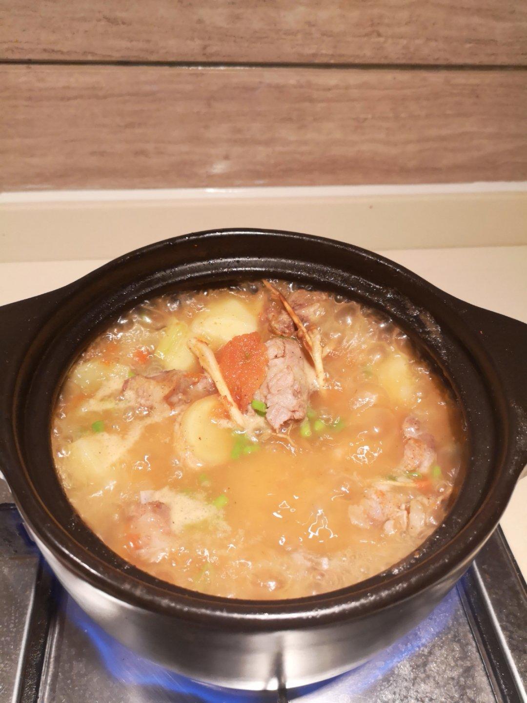 西红柿牛腩土豆