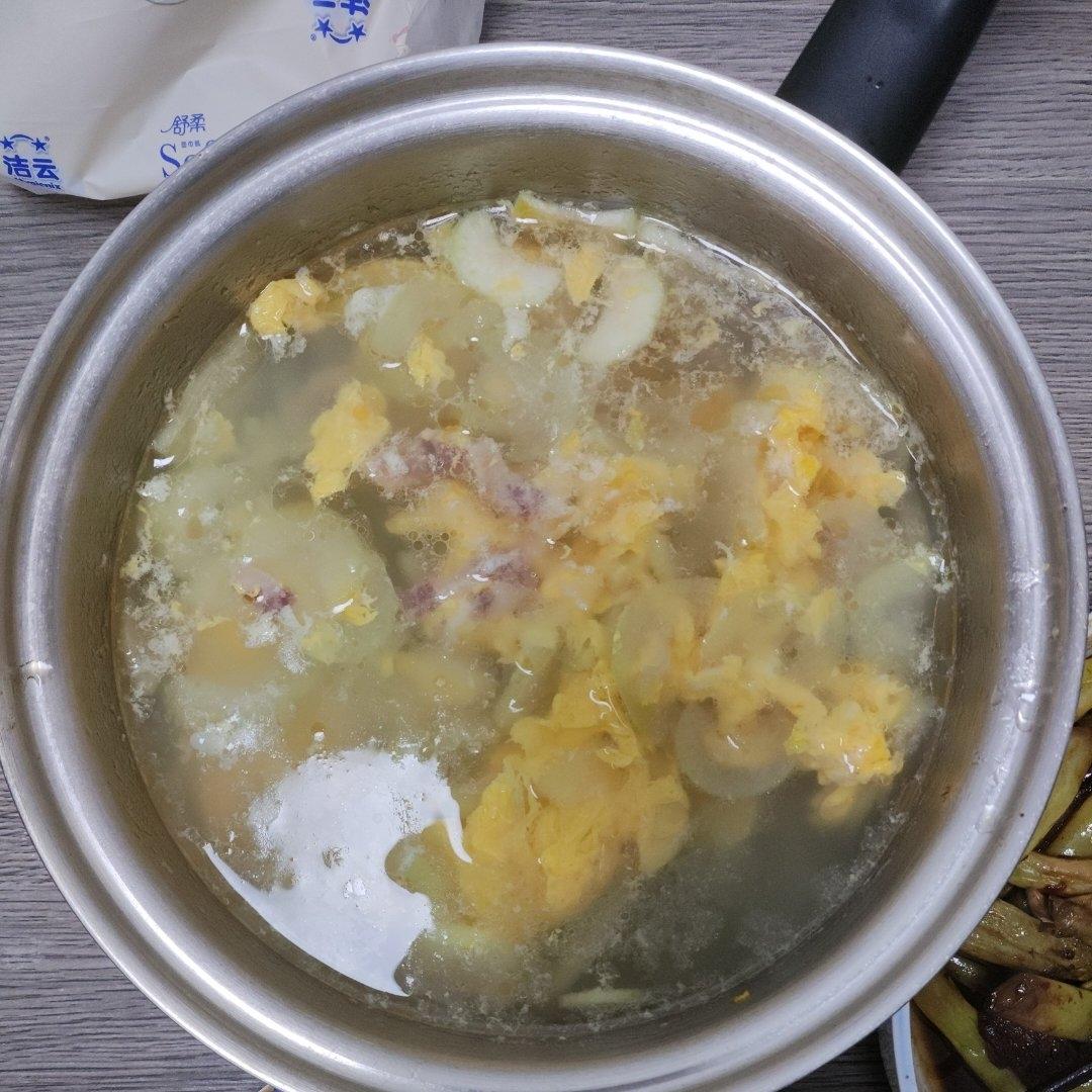 清凉一夏清热解暑减脂快手菜：西葫芦蛋花汤