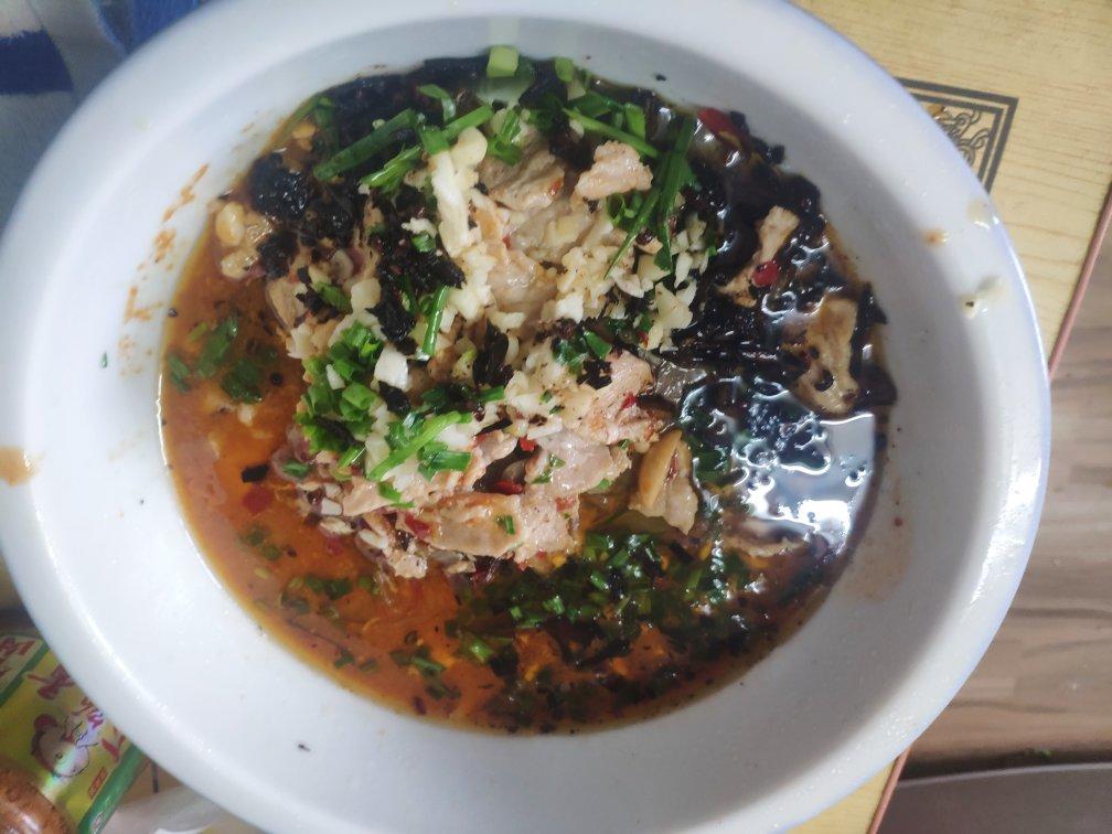厨师长教你：“水煮肉片”的正宗做法，这味道真的很四川