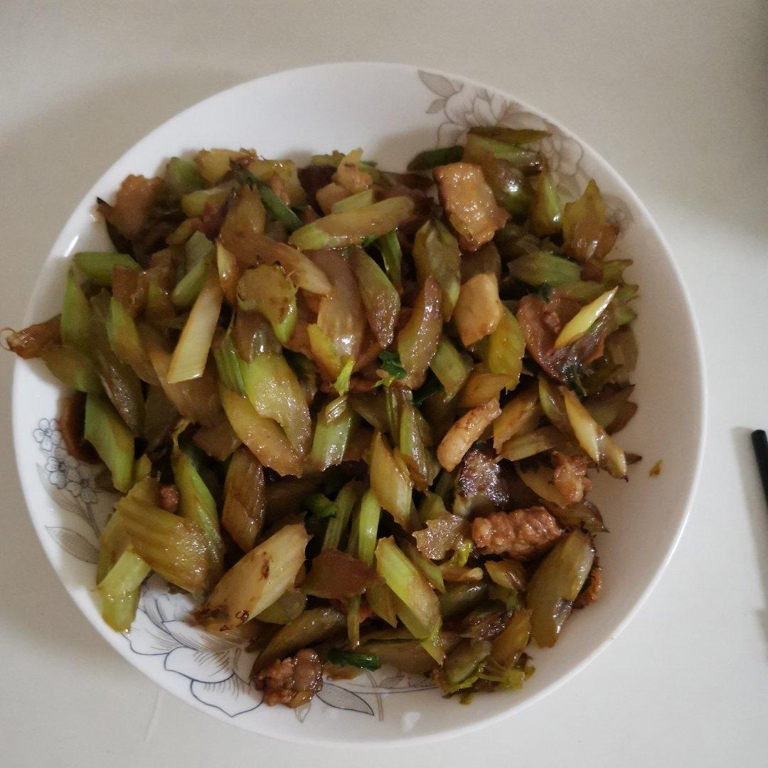 超级嫩的芹菜炒肉