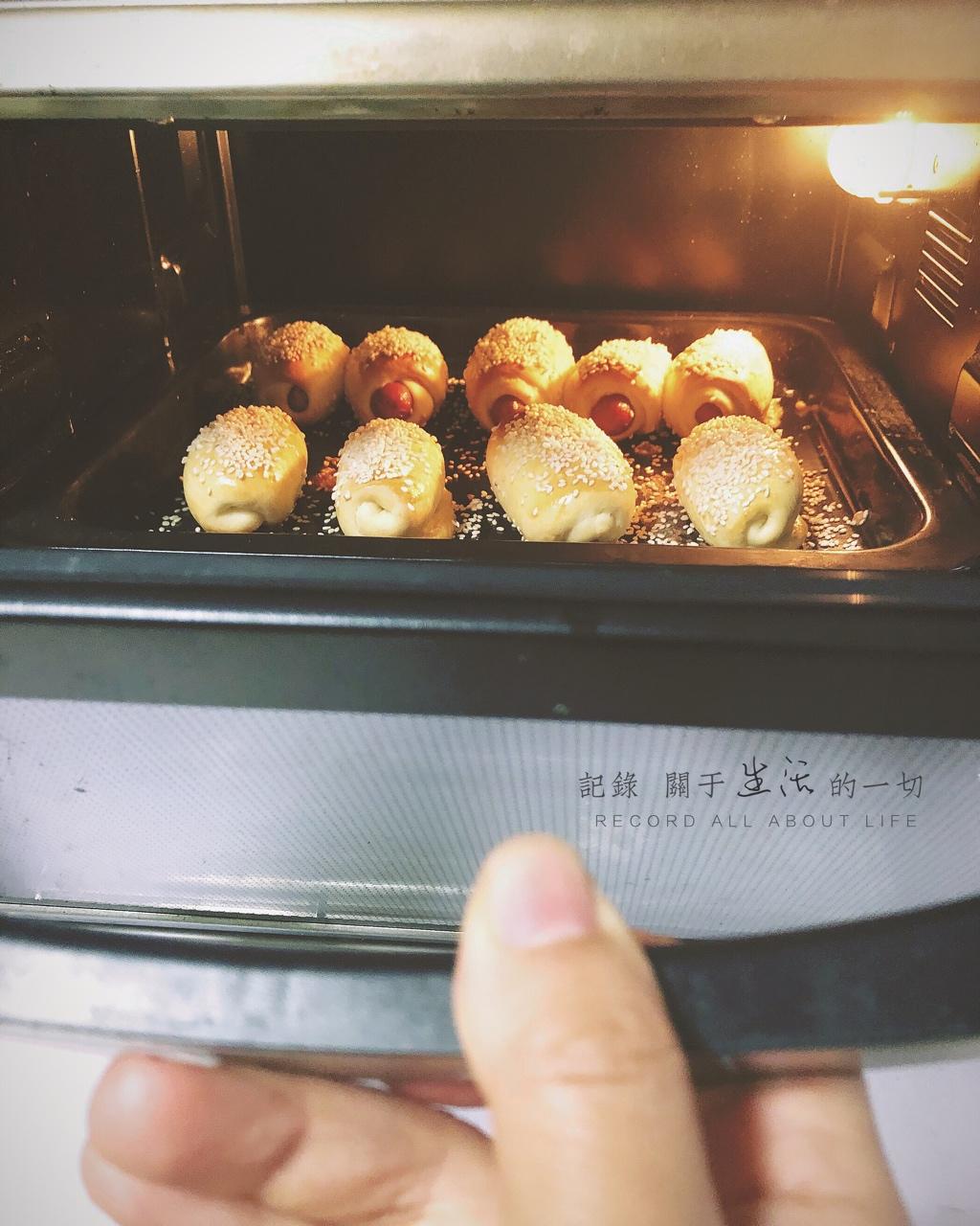 火腿肉松面包卷