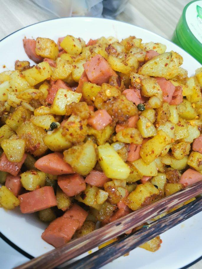 香辣过瘾的孜然土豆火腿，比路边摊还好吃