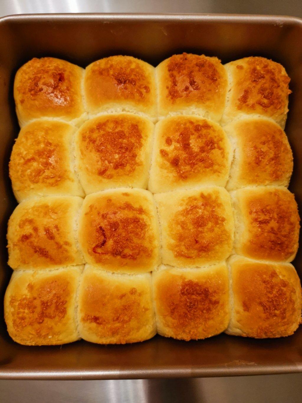 快手椰蓉小餐包（一次发酵照样柔软又拉丝）