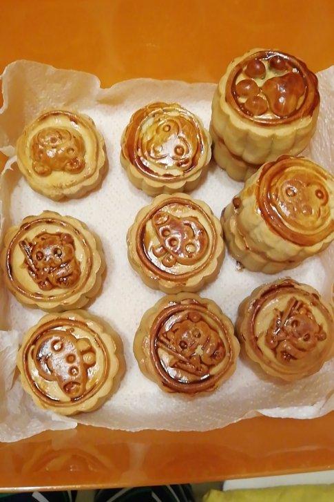 广式月饼—蛋黄莲蓉月饼