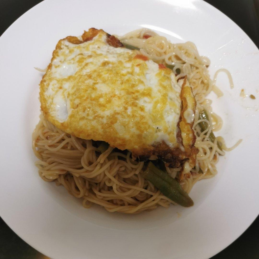 番茄荷包蛋焖面