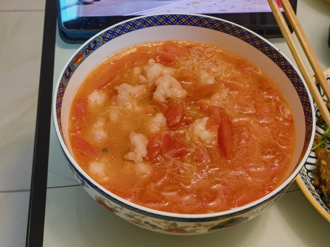 减脂餐｜番茄虾滑粉丝汤，汤鲜味美～